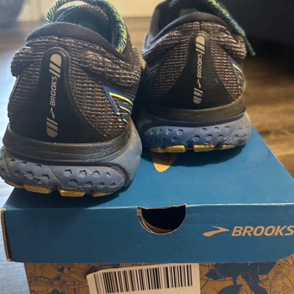 Brooks running shoes for men - Picture 2 of 6